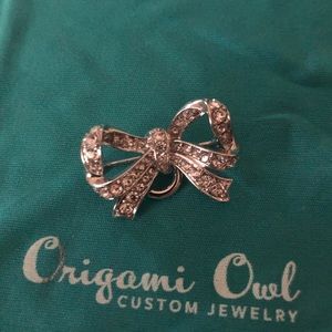 Origami Owl Bow Brooch